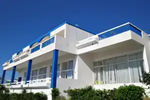 Notos Hotel, Геннади