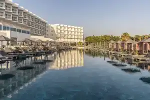 Cali Resort & Spa by Louis Hotels, Корал-Бэй