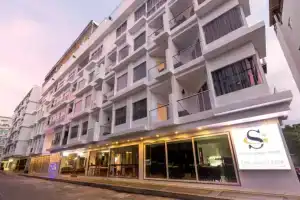 Grand Sunset Hotel, Карон