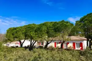Отель «hôTel Les Volets Rouges - Cassis», Каси