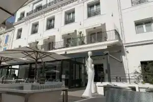 Отель «Hôtel Le Canberra», Канны
