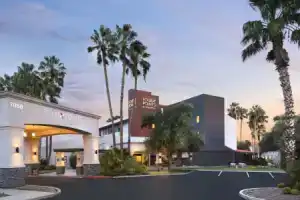 Отель «Four Points by Sheraton Tucson Airport», Тусон