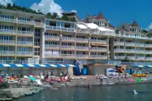Pervaya Liniya Apartments, Семидворье