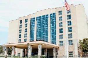 Hotel Topeka at City Center, Топика