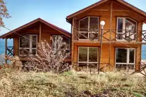 Guest House, Лазурное