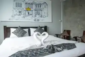 Beehive Phuket Old Town Hostel, Пхукет Таун