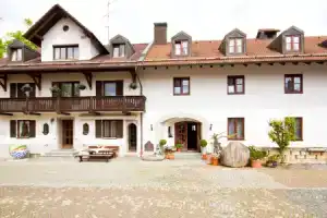 Queenie Hotel - Freyza Hotels, Хайфон