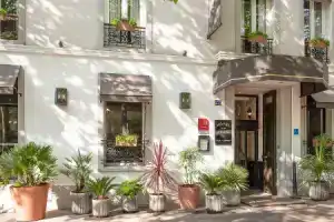 Отель «hôTel De La Porte Dorée», Париж