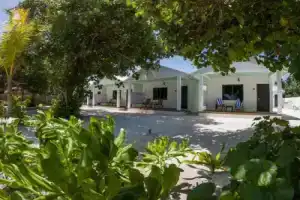 Clouds Beach Retreat Laamu Gan, Кадду
