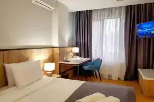 Hotel «Alpha», Ереван