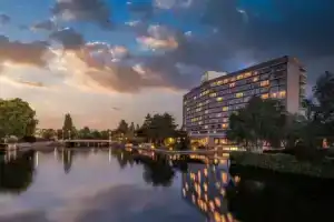 Отель «Hilton Amsterdam», Амстердам