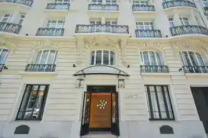 Отель «Maison Astor Paris, Curio Collection by Hilton», Париж