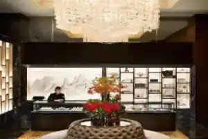 Отель «Shangri-La Tokyo», Токио