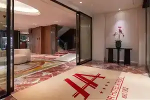 Astor Hotel, Афины