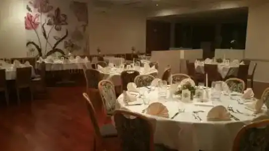 Hosser's Restaurant - 10