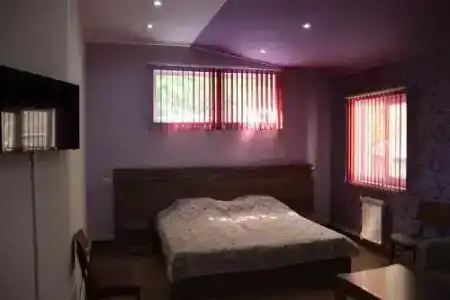Le Petit - 2