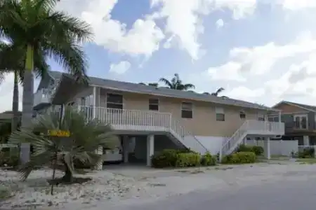 Cast Away 1 And 2 Townhouse - 0