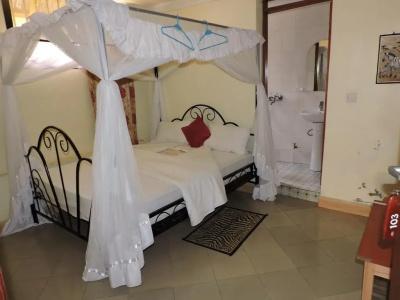 Leons Lodges - 1