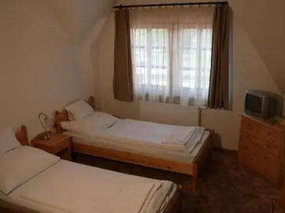 Kádárta Vendéglő Panzió - 1