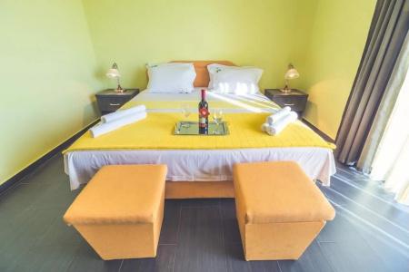 West Gate Guesthouse - 9
