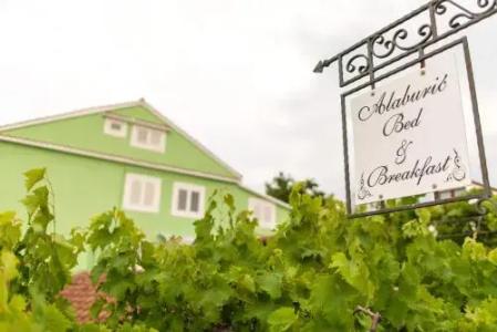 Bed & Breakfast Alaburic - 0