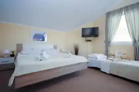 Budva Inn Guest House - 1