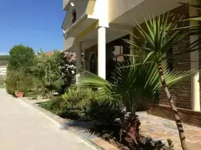 Red Rose Guest House - 2