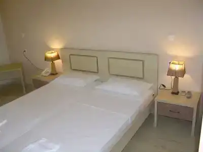 Mikros Paradisos - 0