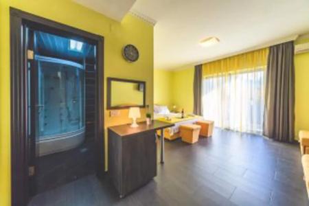 West Gate Guesthouse - 17