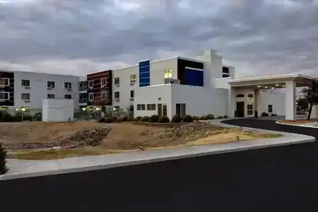 SpringHill Suites by Marriott - 8