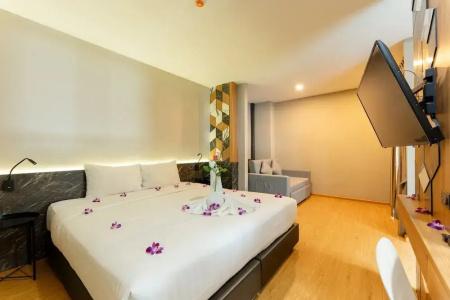 Sky Wave Patong - 102