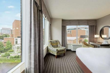 Hampton Inn & Suites-Downtown-Riverplace - 70