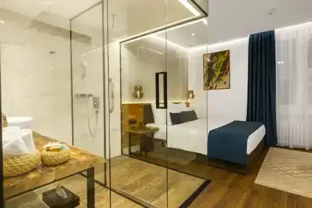 One Luxury Suites - 60