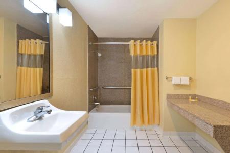 Days Inn by Wyndham San Antonio Northwest/Seaworld - 8
