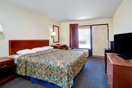 Ocean Breeze Inn - 34