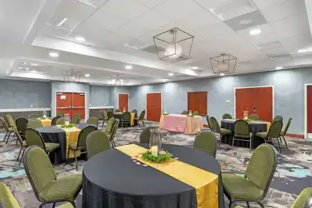 Best Western Premier City Gateway - 21