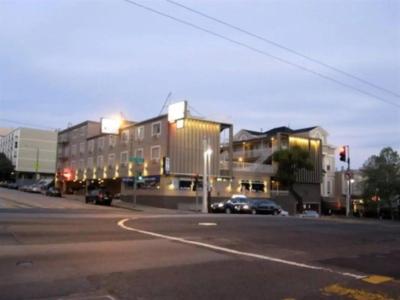 Inn on Broadway - 10