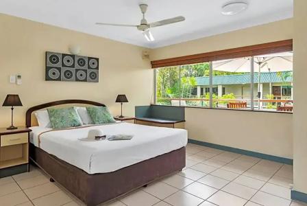 Bay Village Tropical Retreat & - 36