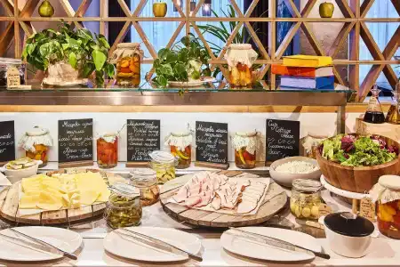 Park Inn by Radisson Kyiv Troyitska - 9