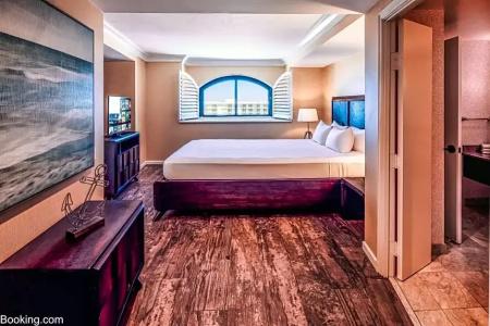 The Waterfront Beach Resort, A Hilton - 220