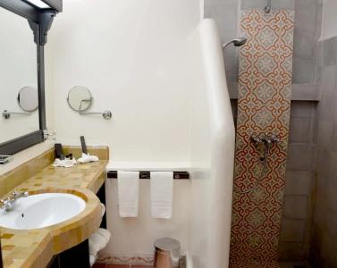 Borjs Suites & Spa - 7