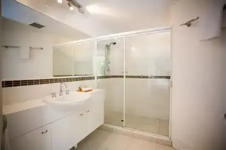Noosa Tropicana - 75