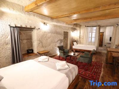 Sarnich Cave Suites - 165
