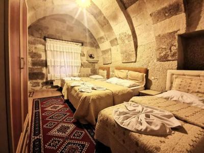 Falcon Cave Suites - 42