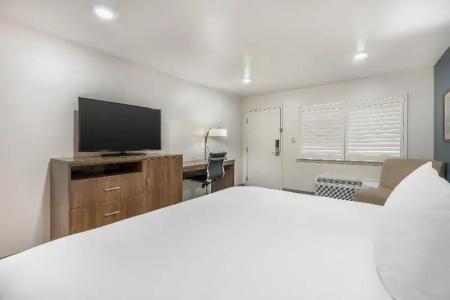 Best Western Plus Clocktower Inn - 57