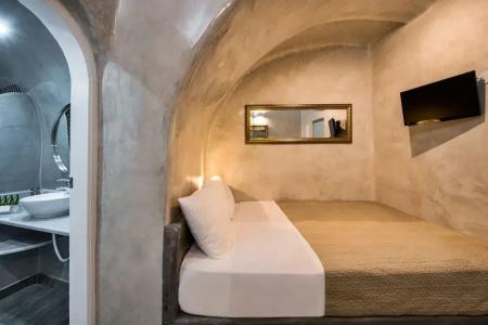 Katerina's Castle - Caldera Cave - 1