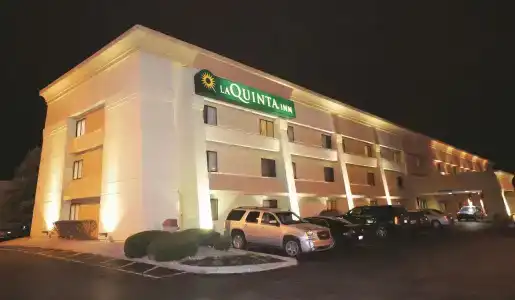 La Quinta Inn by Wyndham Indianapolis Airport Executive Dr - 15