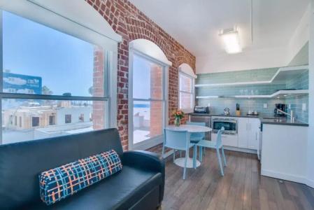 Venice Breeze Suites - 33
