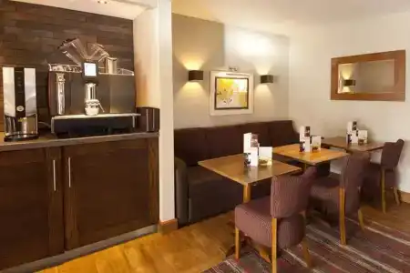 Premier Inn Greenwich - 11