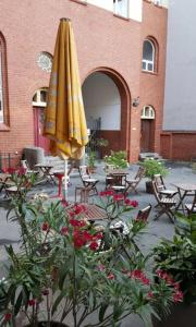 Three Little Pigs Hostel - Your Berlin Castle - 35
